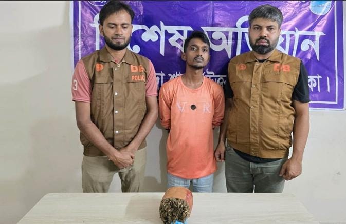 ঢাকা সাভার গাঁজা সহ  মাদক কারবারিকে গ্রেপ্তার ১