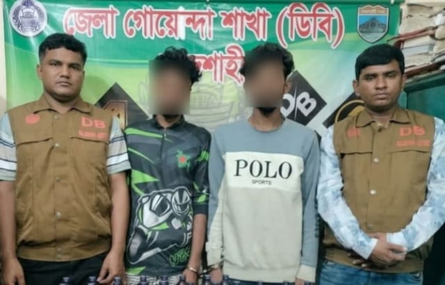 রাজশাহীতে ডিবি পুলিশের অভিযানে ১০০ বোতল ফেন্সিডিলসহ আটক ২