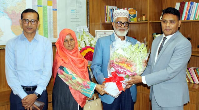 জেলা পরিষদের পক্ষ থেকে জেলা প্রশাসক রাজশাহীকে শুভেচ্ছা