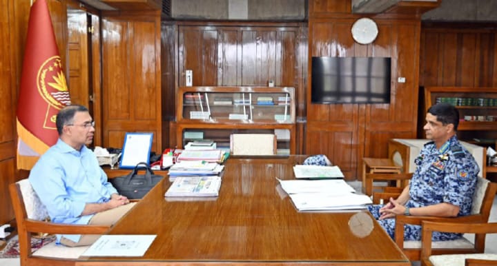 প্রধানমন্ত্রীর সঙ্গে বিমানবাহিনী প্রধানের সাক্ষাৎ