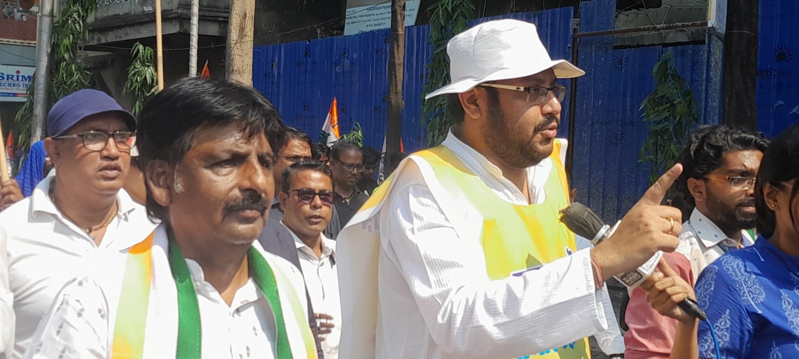 মনোনয়ন পত্র জমা দিলেন কলকাতার রাস বিহারী বিধানসভা কেন্দ্রের দুই জাতীয় কংগ্রেস প্রার্থী।