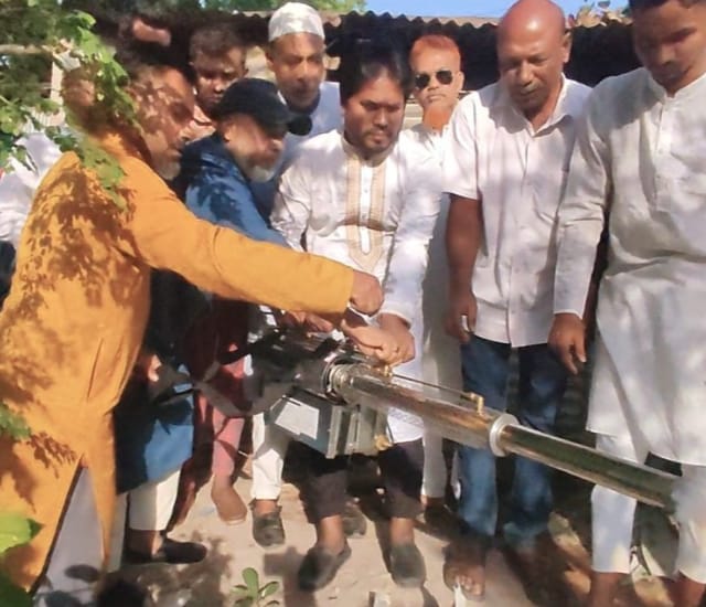 রাজশাহীর ১৮নং ওয়ার্ডে মশা নিধন কর্মসূচির উদ্বোধন করলেন যুবদল নেতা