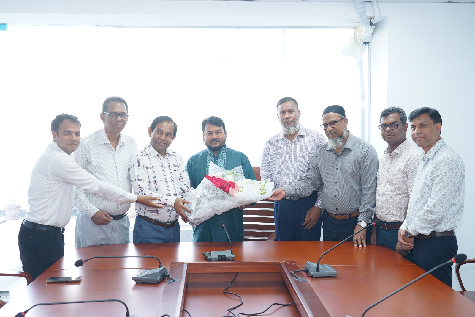 রাসিক প্রশাসকের সাথে রাজশাহী কলেজ অধ্যক্ষের সৌজন্য সাক্ষাৎ