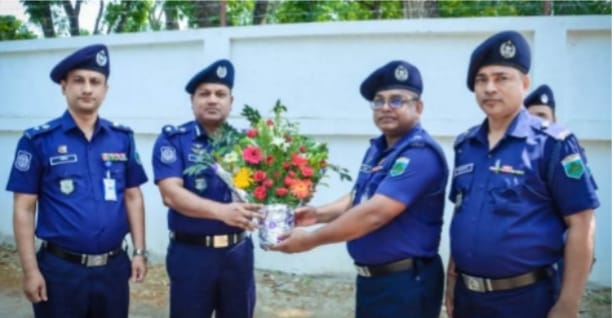 বাঘা থানা পরিদর্শনে অতিরিক্ত ডিআইজি, সেবার মান ও গতি বাড়াতে নির্দেশনা