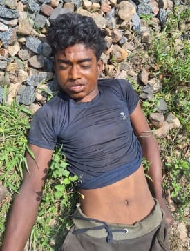 চট্টগ্রামের সীতাকুন্ডে ট্রেন থেকে পড়ে কিশোর নিহত