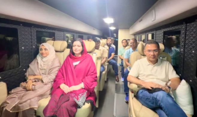 বগুড়ার পথে প্রধানমন্ত্রী