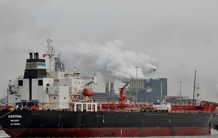 এপ্রিলের ২০ দিনে এল ১২টি জাহাজ, দেশে কোন তেলের মজুত কত