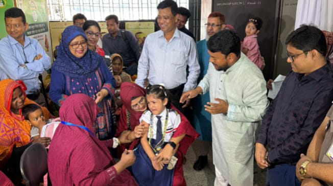 শিশুদের হাম-রুবেলা প্রতিরোধে রাসিকের ৪৩৮ কেন্দ্রে টিকাদান শুরু