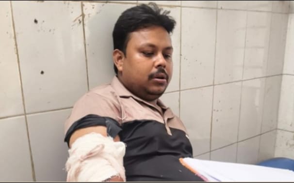 দুর্গাপুরে এনজিও কর্মীকে কুপিয়ে লাখ টাকা ছিনতাই