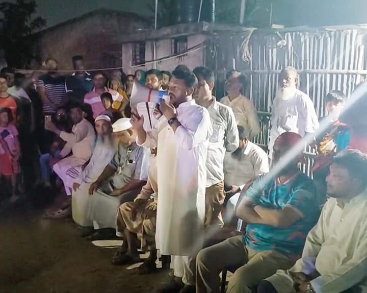 পাবনাপাড়ায় ভূমিহীনদের পাশে রাসিক প্রশাসক