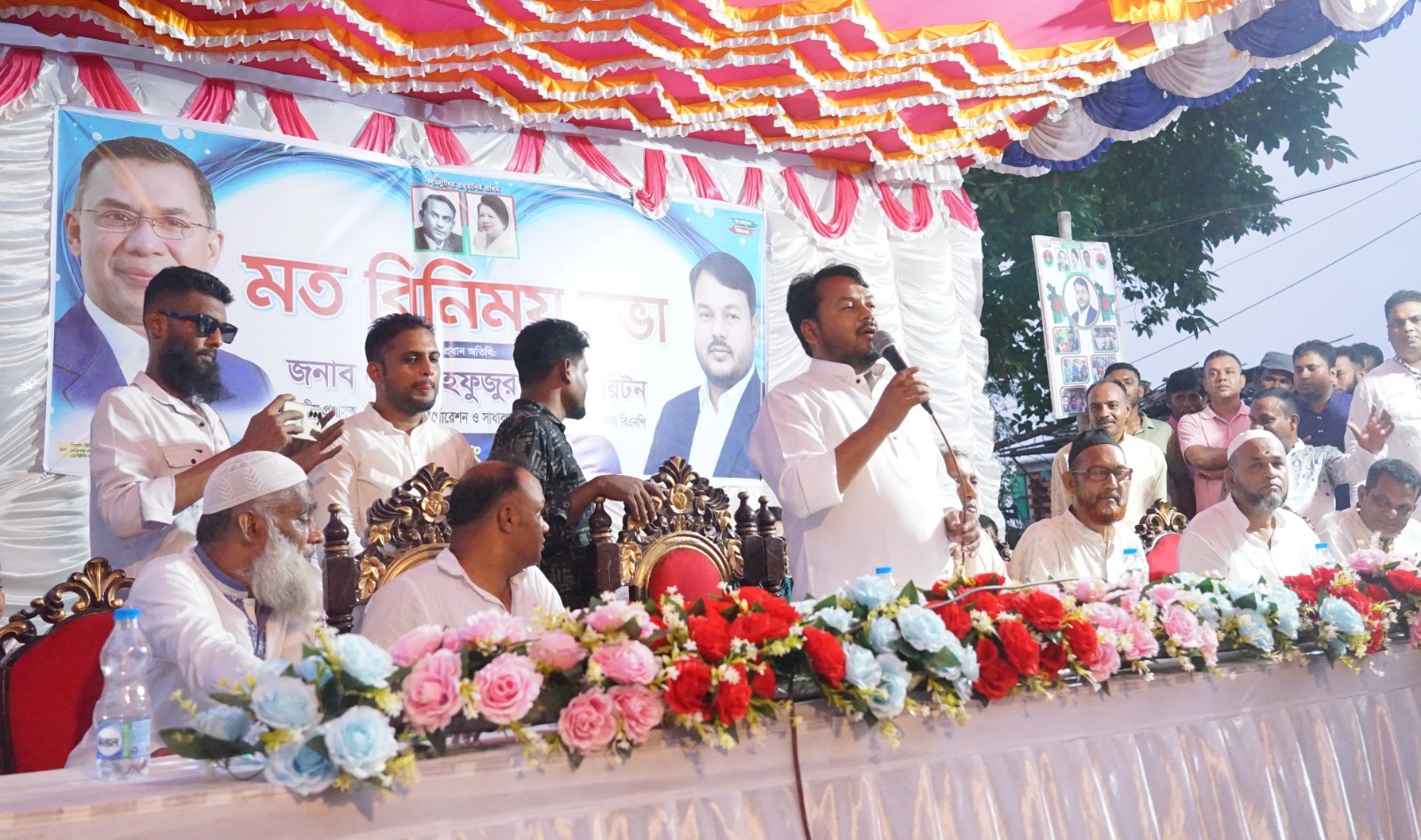 ৪ নং ওয়ার্ডবাসীর সমস্যা সমাধানে সরেজমিন পরিদর্শন ও মতবিনিময়ে রাসিক প্রশাসক