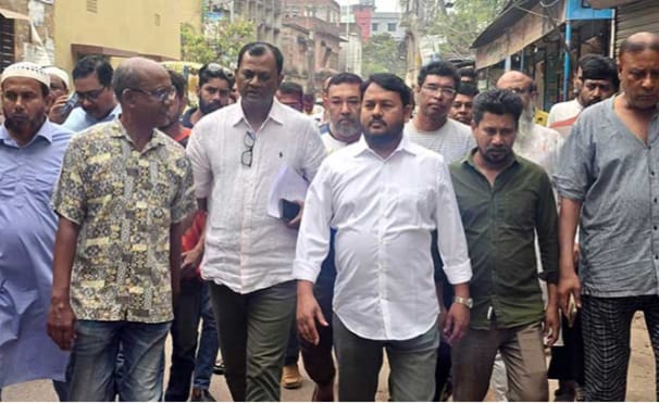 বর্ণালী মোড় থেকে হেতেমখাঁ বড় মসজিদ পর্যন্ত সড়ক : বর্ষা মৌসুমের আগেই শেষ করার নির্দেশ রাসিক প্রশাসকের