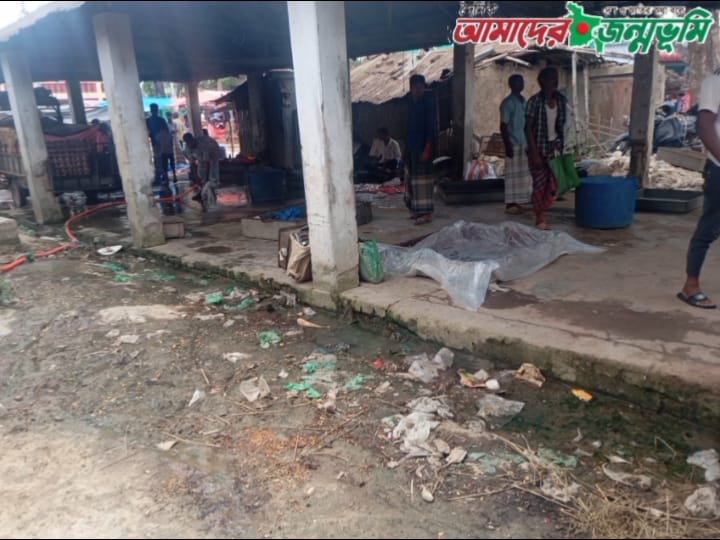 নিয়ামতপুর হাজীনগর বাজারের অস্বাস্থ্যকর পরিবেশ ও পানি নিষ্কাশন সংকট