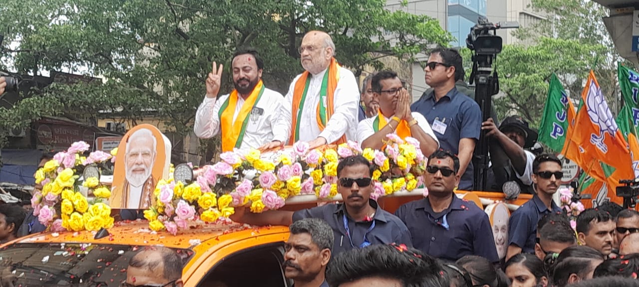 পূর্ব ও পশ্চিম বিধানসভার বিজেপি প্রার্থীর সমর্থনে-অমিত শাহ রোড শো করলেন।