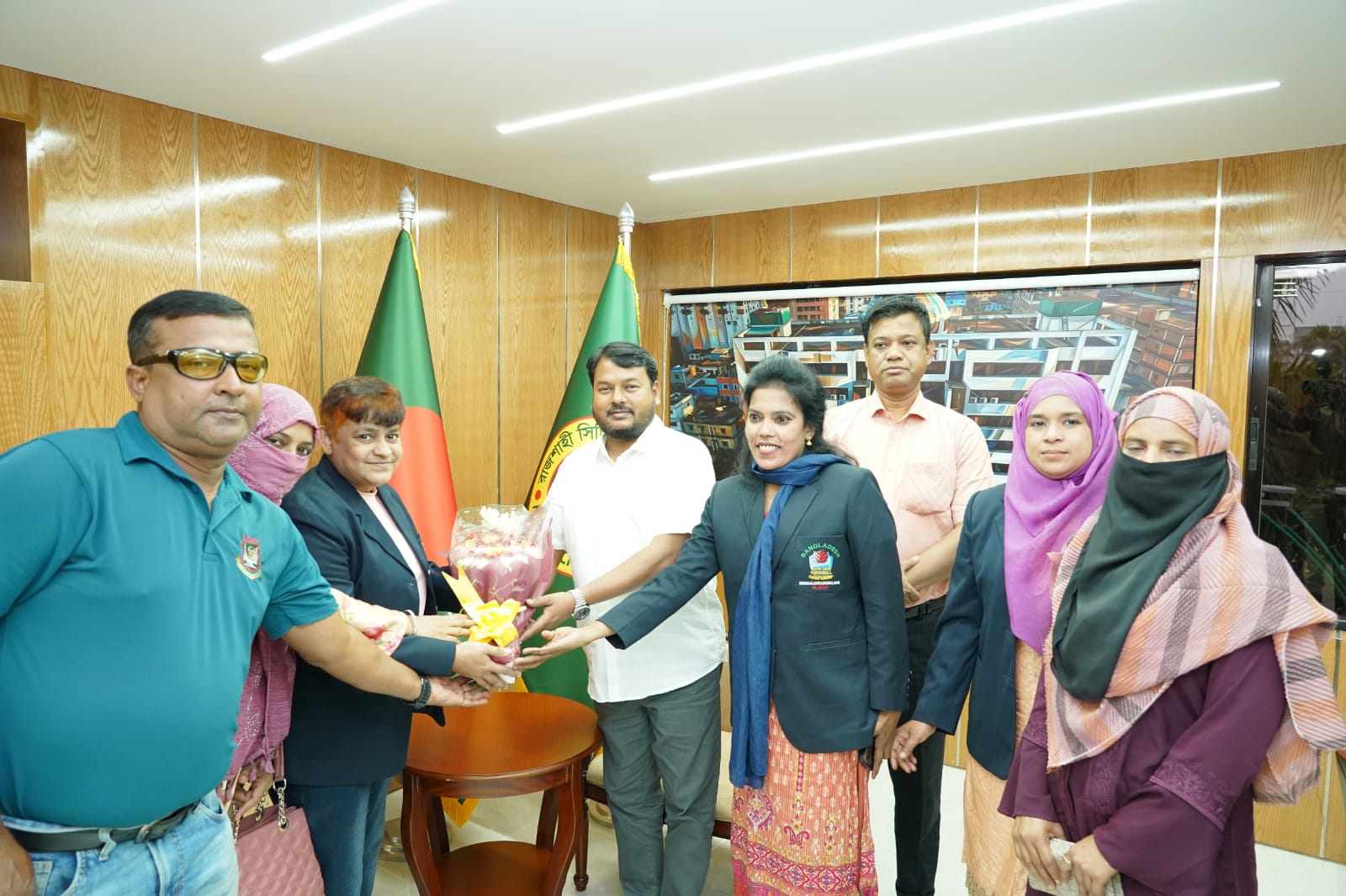 রাসিক প্রশাসকের সাথে জাতীয় দলের সাবেক খেলোয়াড়বৃন্দের সৌজন্য সাক্ষাৎ