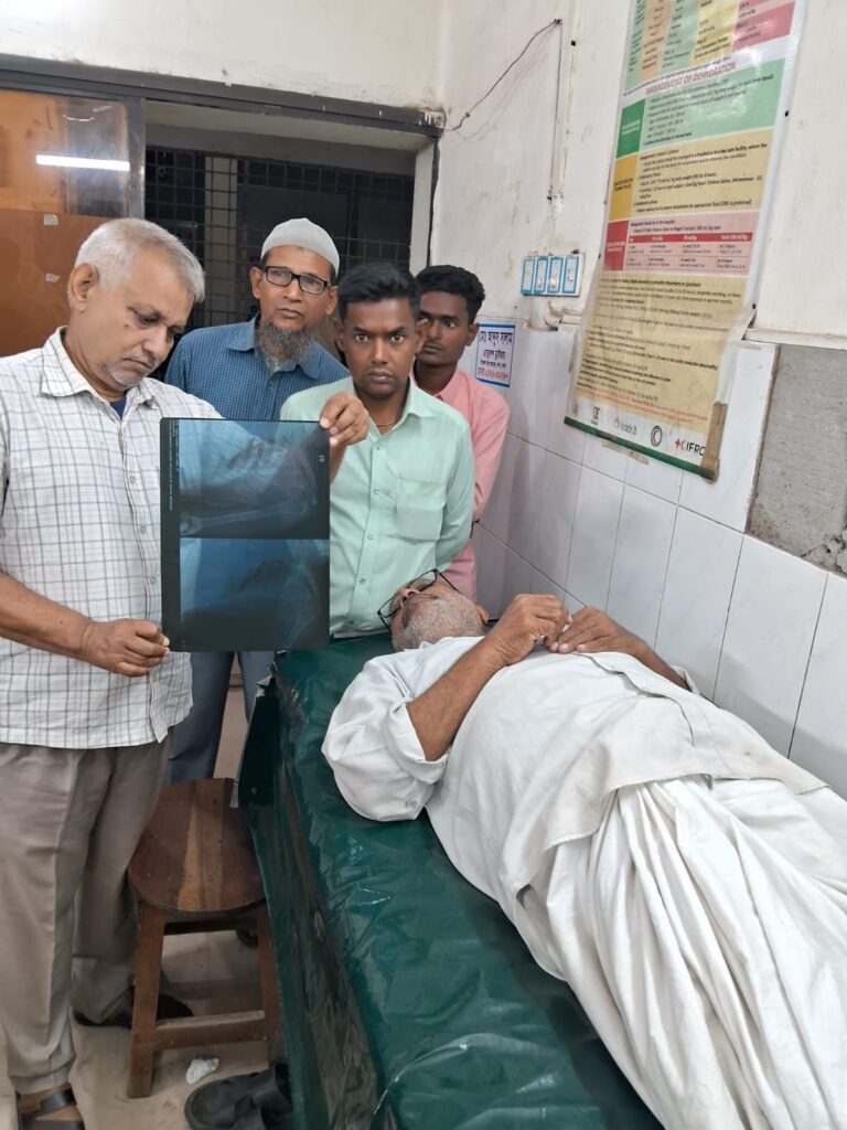 চাহিদা মতো তেল না দেওয়ায় মব তৈরি করে হামলা- নওগাঁ জেলা প্রতিনিধি:-