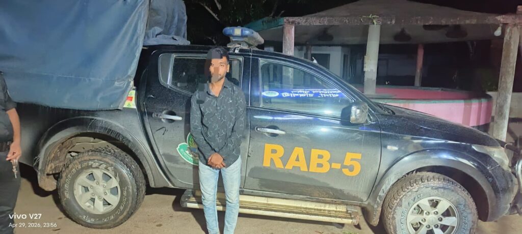 রাজশাহীর বাঘা থেকে ওয়ারেন্টভুক্ত পলাতক আসামি আশিক গ্রেপ্তার!
