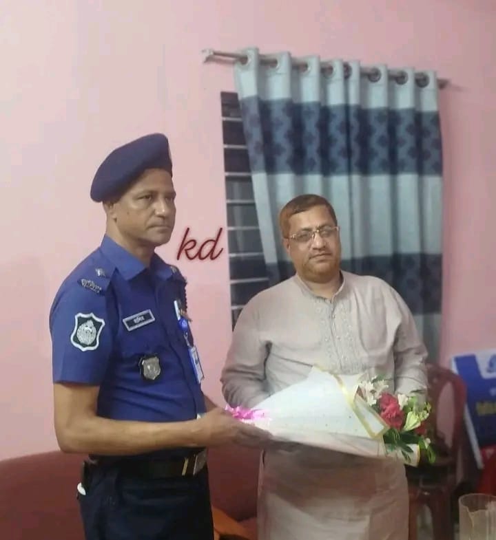 চট্টগ্রামের মীরসরাইয়ের জোরারগঞ্জ থানায় নবাগত ওসি আবদুল হালিম এর যোগদান, এমপি নুরুল আমিন’র সাথে শুভেচ্ছা বিনিময়