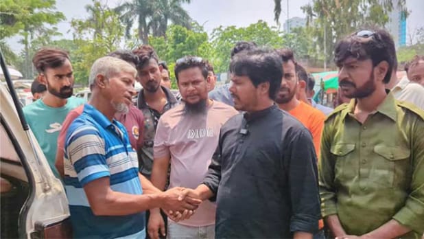 রাজশাহীতে ফ্রি অ্যাম্বুলেন্স সেবা দিবেন যুবদলের নেতা রবি