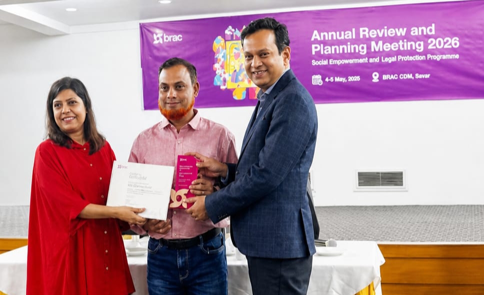 জাতীয় পর্যায়ে বাঘার মোমিনুল ইসলামের জয়জয়কার: জিতলেন ব্র্যাক ‘বেস্ট পারফরম্যান্স অ্যাওয়ার্ড’।