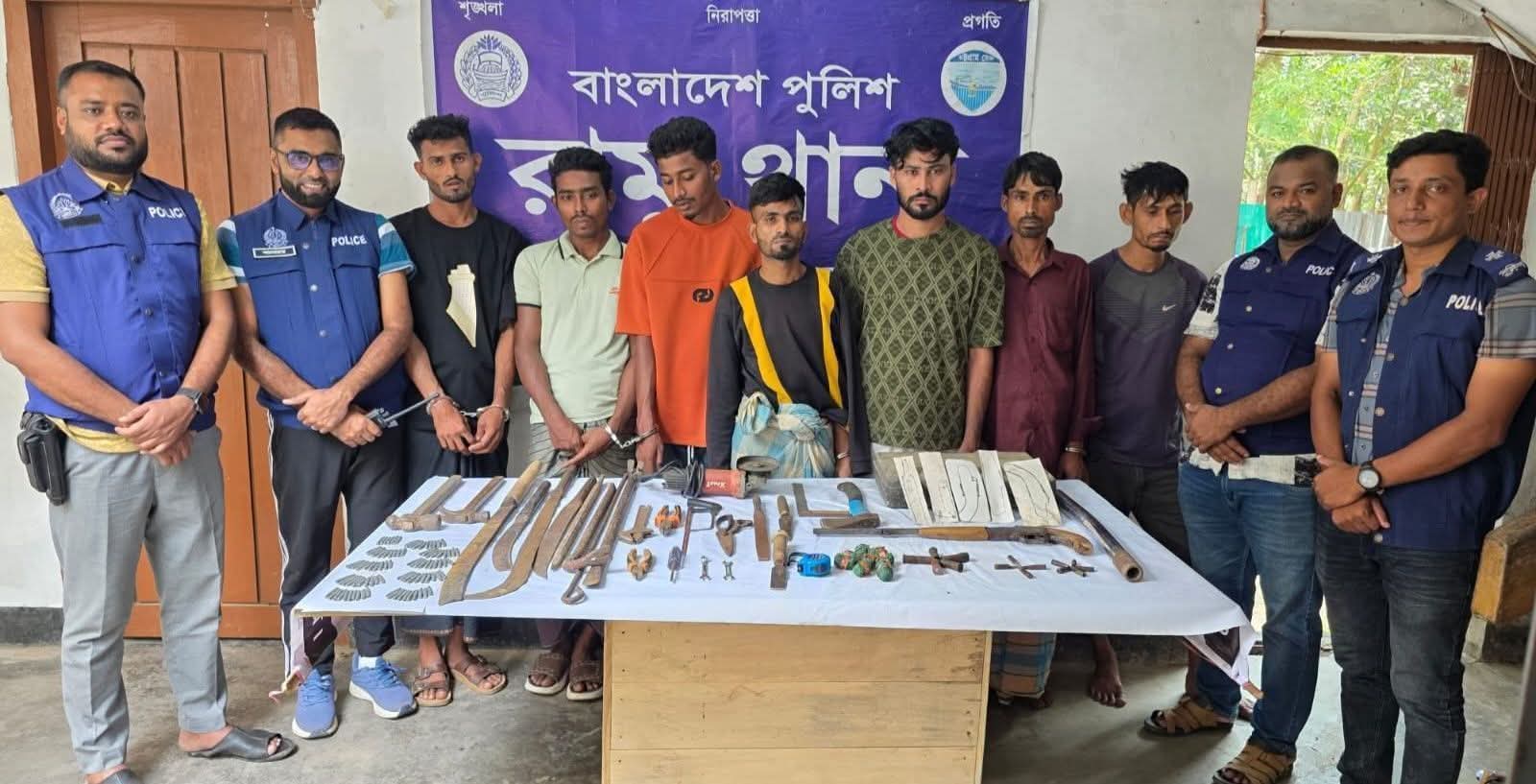 কক্সবাজার রামুতে ডাকাতির প্রস্তুতিকালে অস্ত্র-গুলিসহ আটক ৭
