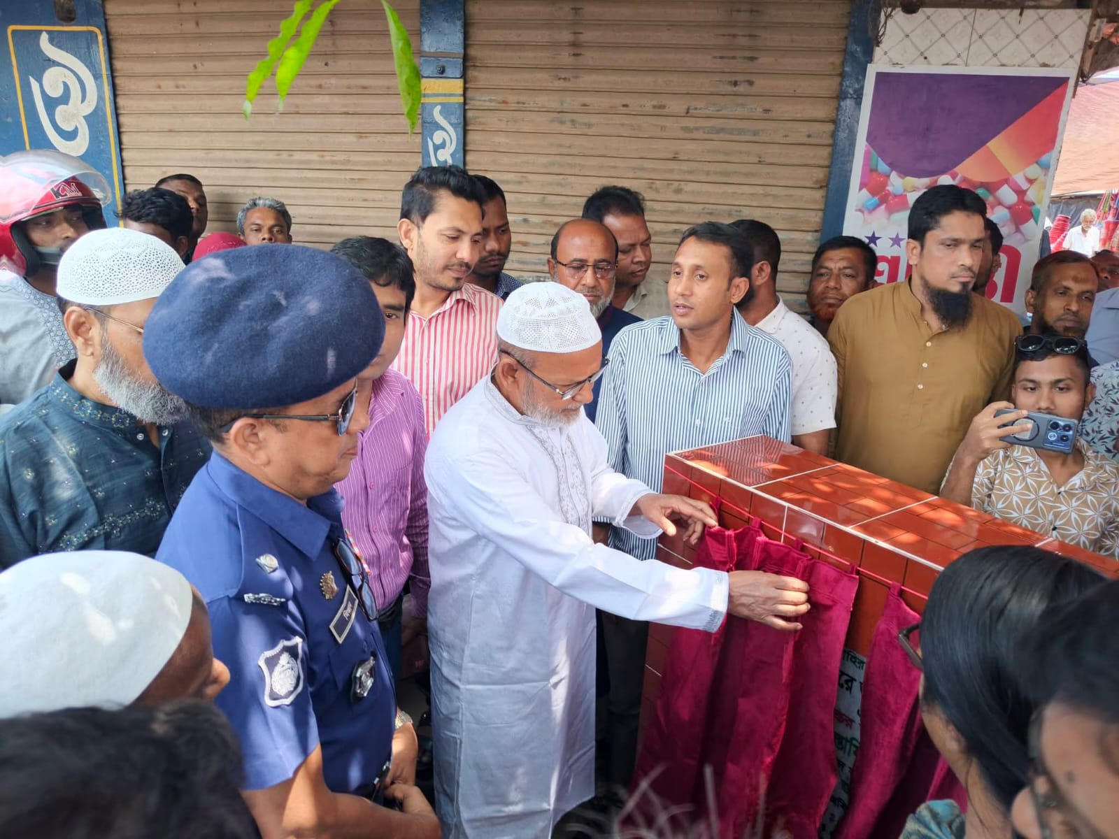 সাপাহারে আরসিসি সড়ক নির্মাণ কাজের ভিত্তিপ্রস্তর স্থাপন এমপি মোস্তাফিজুর রহমান