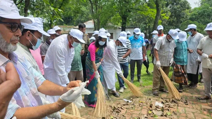 জয়পুরহাটের পাঁচবিবিতে পরিস্কার পরিছন্নতা অভিযানের উদ্বোধন
