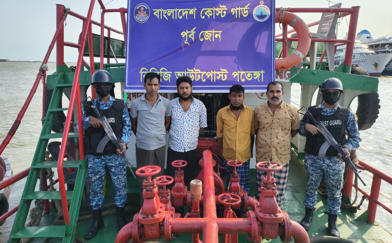 পতেঙ্গায় বিপুল পরিমাণ ডিজেলসহ ২ অয়েল ট্যাঙ্কার জব্দ, আটক ৯