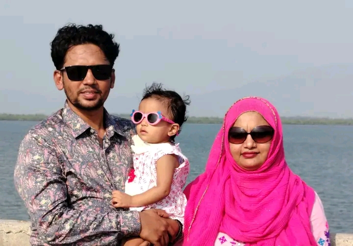 চট্টগ্রামের সীতাকুণ্ডের ভাটিয়ারীর বিএমএ গেইটের সামনে শিশু সন্তানকে বাঁচাতে গিয়ে ট্রাকের চাকায় পিষ্ট হয়ে মা নিহত, মারা গেলো শিশু ও।