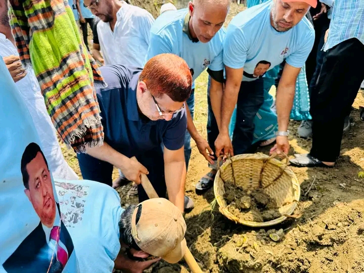 মীরসরাইয়ে ৪৬ বছর পর শহীদ জিয়া’র নিজহাতে খাল কাটা কর্মসূচির পূন:খনন উদ্বোধন