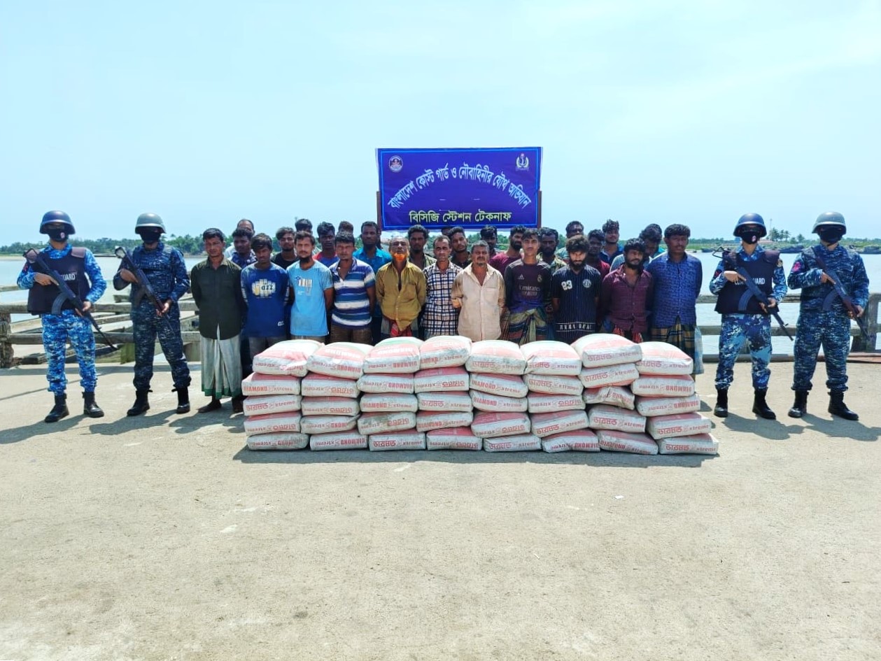 সেন্টমার্টিনে ১৬ লাখ টাকার সিমেন্ট জব্দ, আটক ৩৩