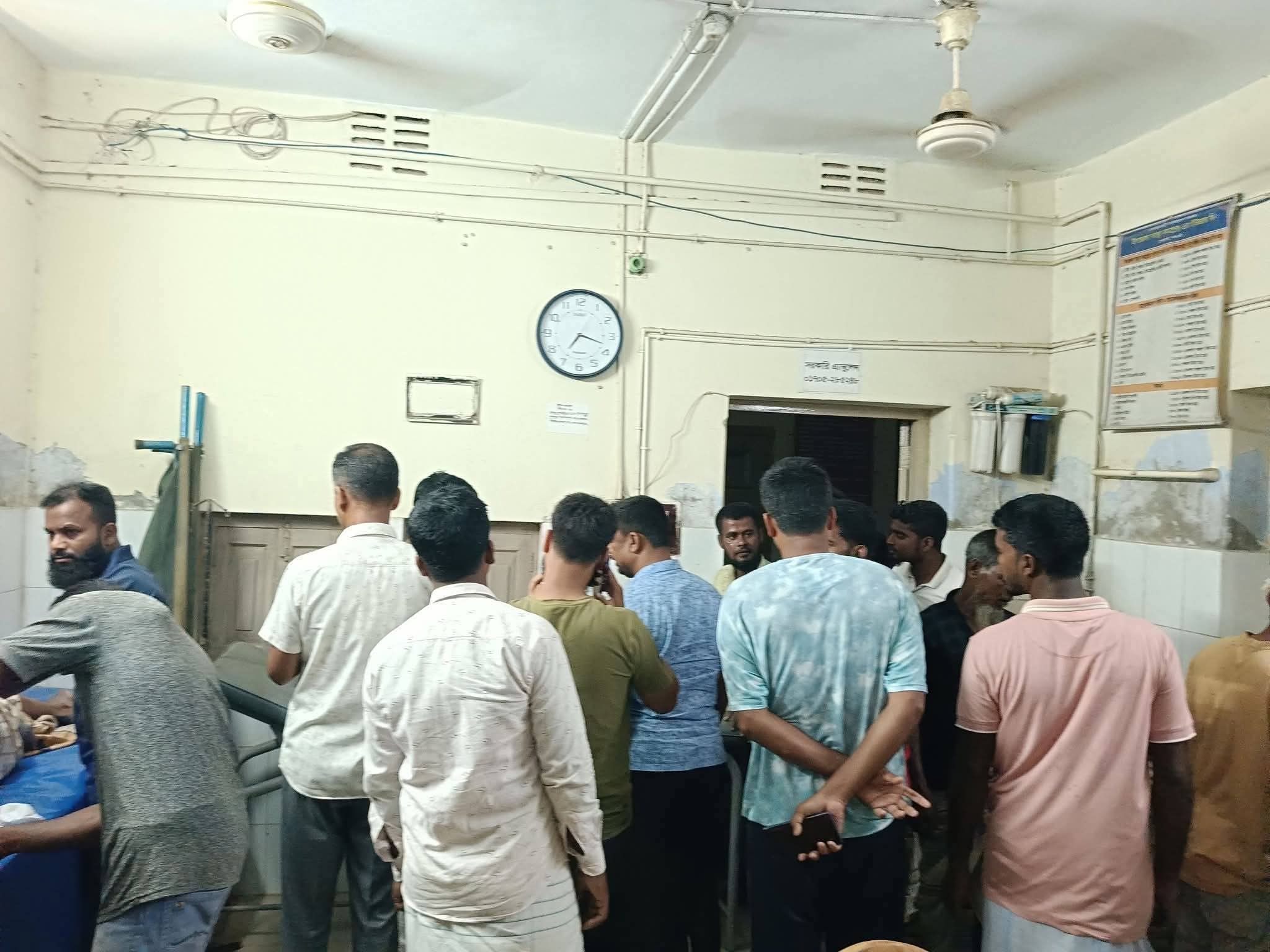নওগাঁ জেলার পোরশা উপজেলায় সড়ক দুর্ঘটনায় নিহত ১, আহত ৩ জন।