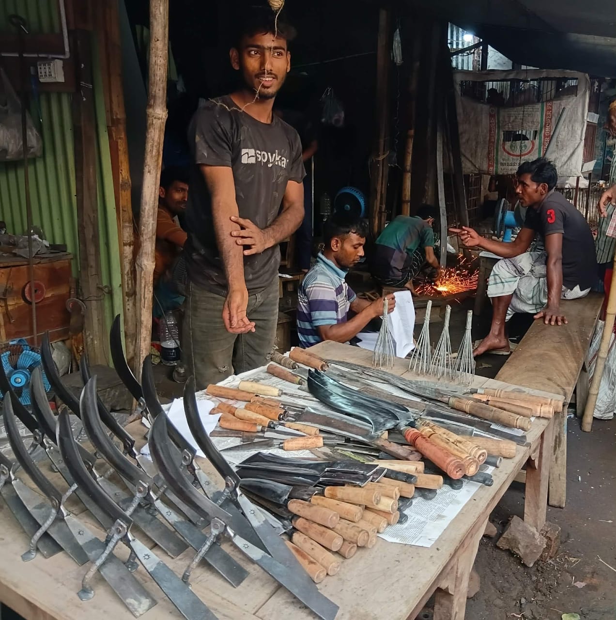 কোরবানীর প্রস্তুতিতে ব্যস্ত সলঙ্গার কামাররা