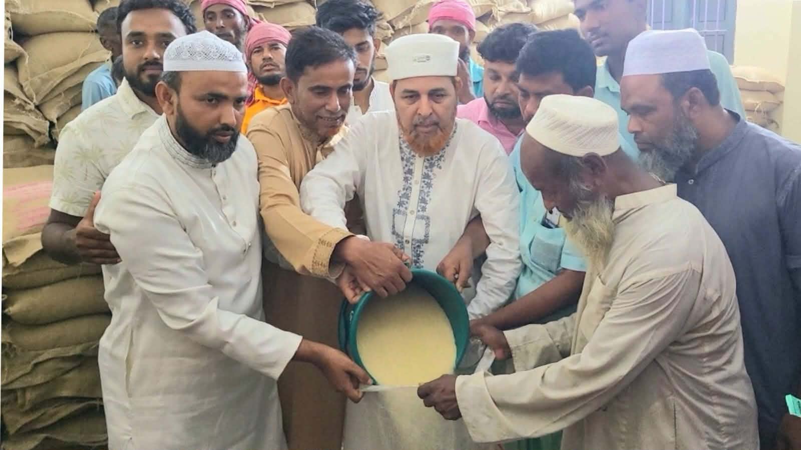 সিরাজগঞ্জের সলঙ্গাভিজিএফে’রতে সুষ্ঠুভাবে চাল বিতরণ