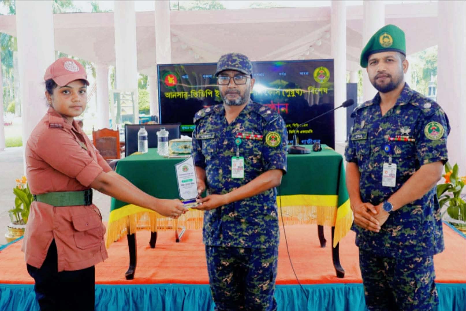 আড়ানীর আনসার ভিডিপি সদস্য আফরিন মৌ-এর গৌরবোজ্জ্বল সাফল্য: মেধা তালিকায় দ্বিতীয় স্থান অর্জন।