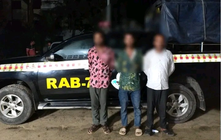 মীরসরাইয়ে ৭০ কেজি গাঁজা সহ ৩ মাদক কারবারিকে গ্রেপ্তার করেছে র‌্যাব