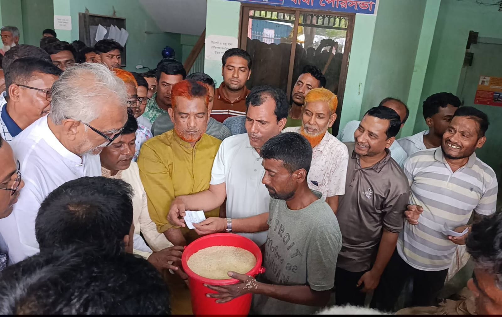 বাঘায় ভিজিএফের চাল বিতরণ: উপস্থিত এমপি আবু সাঈদ চাঁদ।