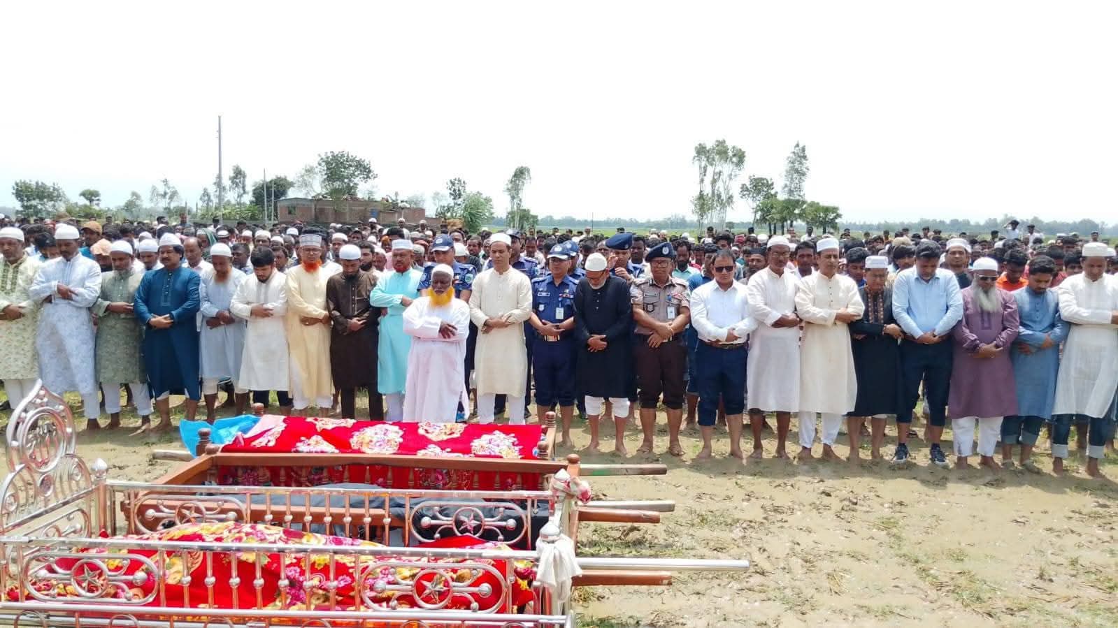 নওগাঁ জেলার মান্দা উপজেলায় চিরনিদ্রায় শায়িত হলেন ৯ যুবক, শোকে স্তব্ধ মান্দার জনগন
