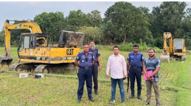 বাগমারায় অবৈধ পুকুর খননে প্রশাসনের অভিযান, ২ ভেকু মেশিন অকেজো