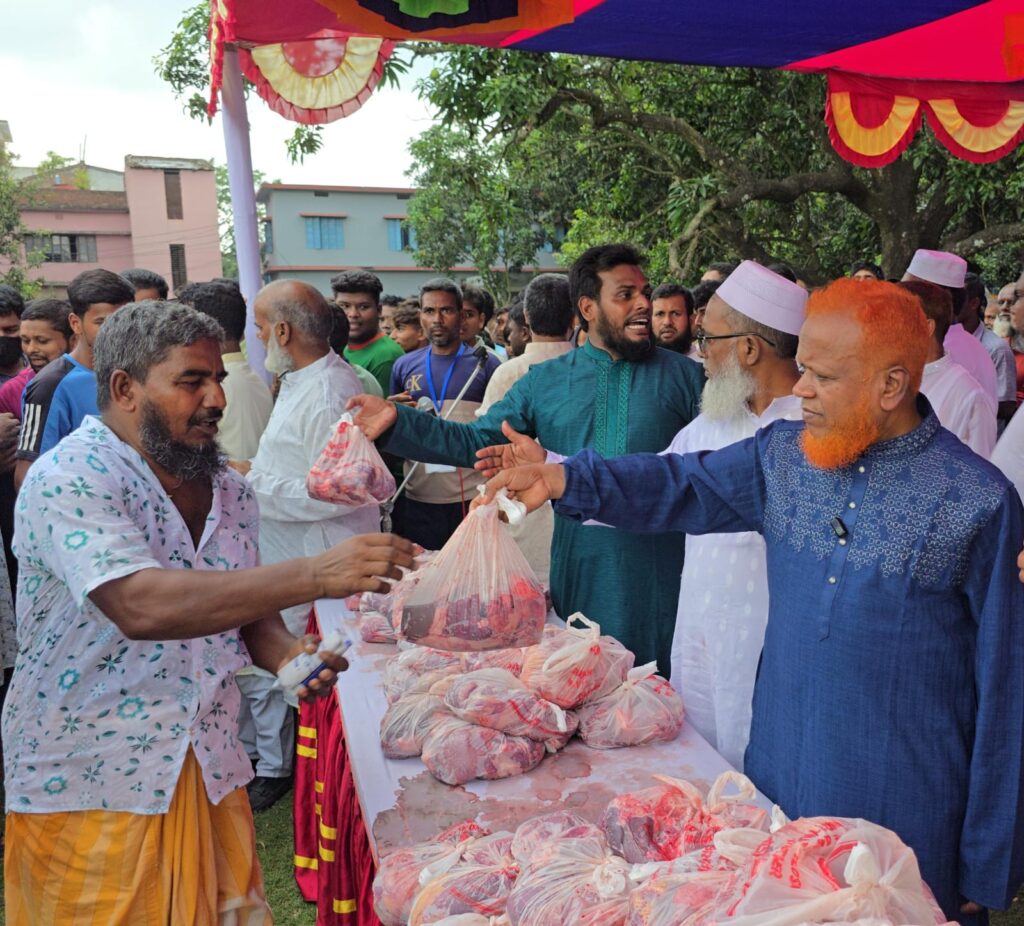 নূরুল ইসলাম বুলবুল এমপির উদ্যোগে ৪ হাজার অসহায় ও দুস্থ পরিবারের মাঝে কুরবানির গোস্ত বিতরণ