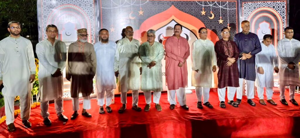 রাজশাহীতে বিভাগীয় কমিশনার ও জেলা প্রশাসকের ঈদ শুভেচ্ছা বিনিময় অনুষ্ঠিত