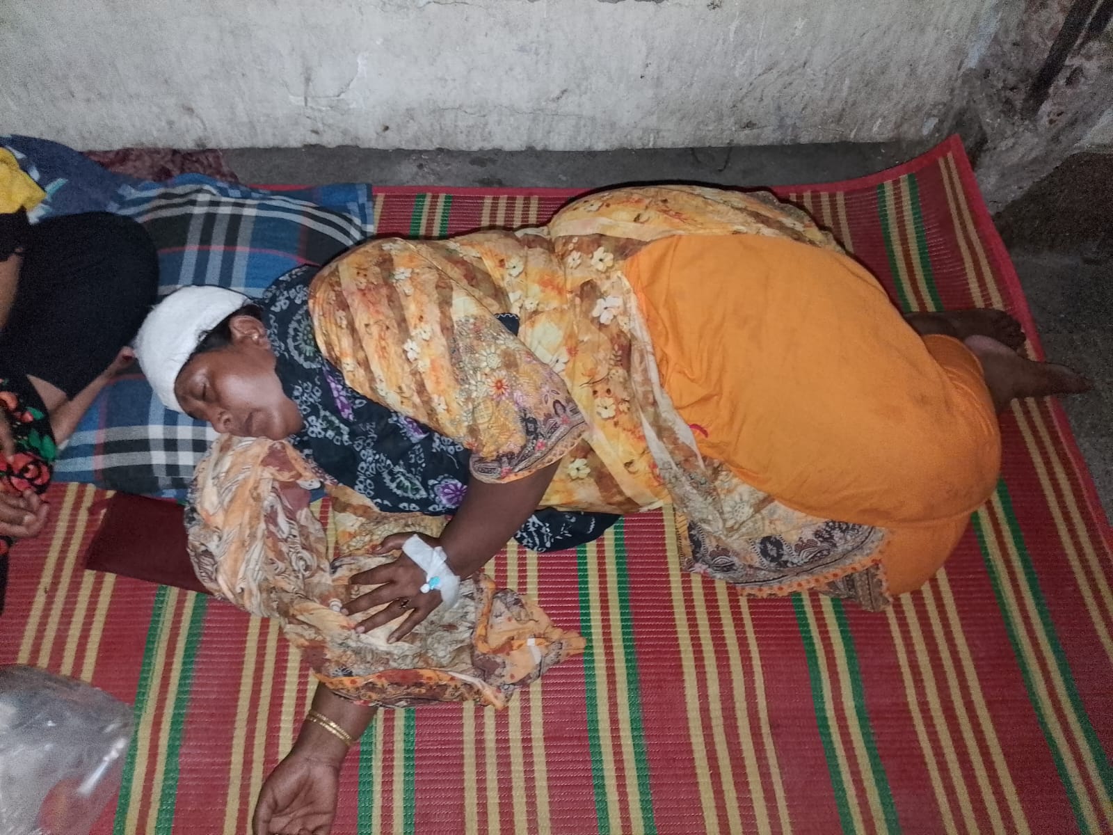 রাজশাহীতে বেপরোয়া স্বেচ্ছাসেবক দল নেতা আলী, এক রাতে তিন হামলা, নারীসহ রক্তাত্ব ৪