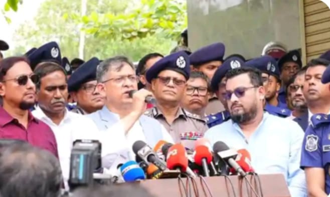 চট্টগ্রামের সীতাকুন্ডের জঙ্গল সলিমপুরে কোনো সন্ত্রাসীর অভয়ারণ্য থাকবে না : হুঁশিয়ারি স্বরাষ্ট্রমন্ত্রীর