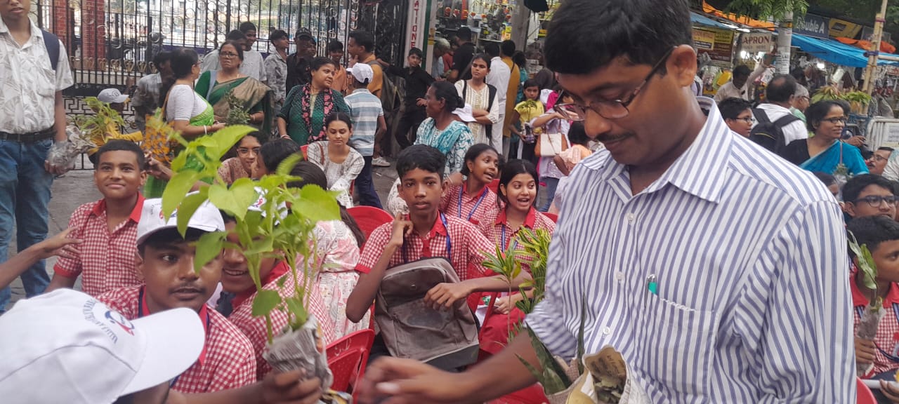 কলকাতায় বৃক্ষরোপণ ও পদযাত্রা মধ্য দিয়ে পালিত হল- বিশ্ব পরিবেশ দিবস।