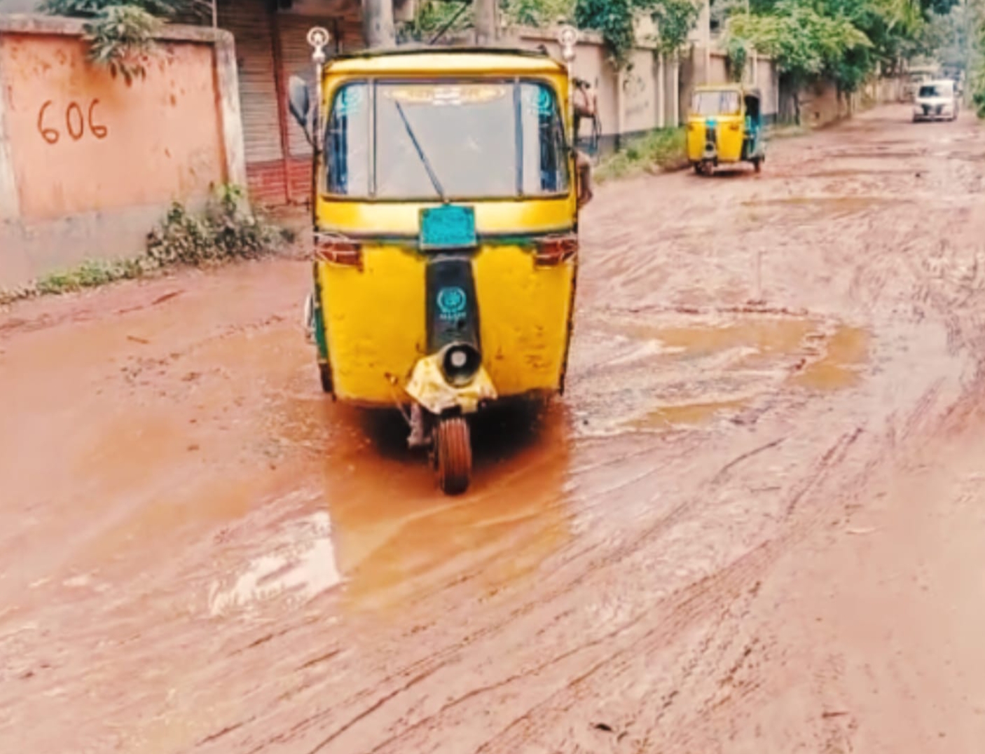 ভাঙাচোরা সড়কে নিত্য ভোগান্তি, চাঁদপুর জেলা সদরবাসীর দাবি দ্রুত সংস্কারের দাবি এলাকাবাসীর