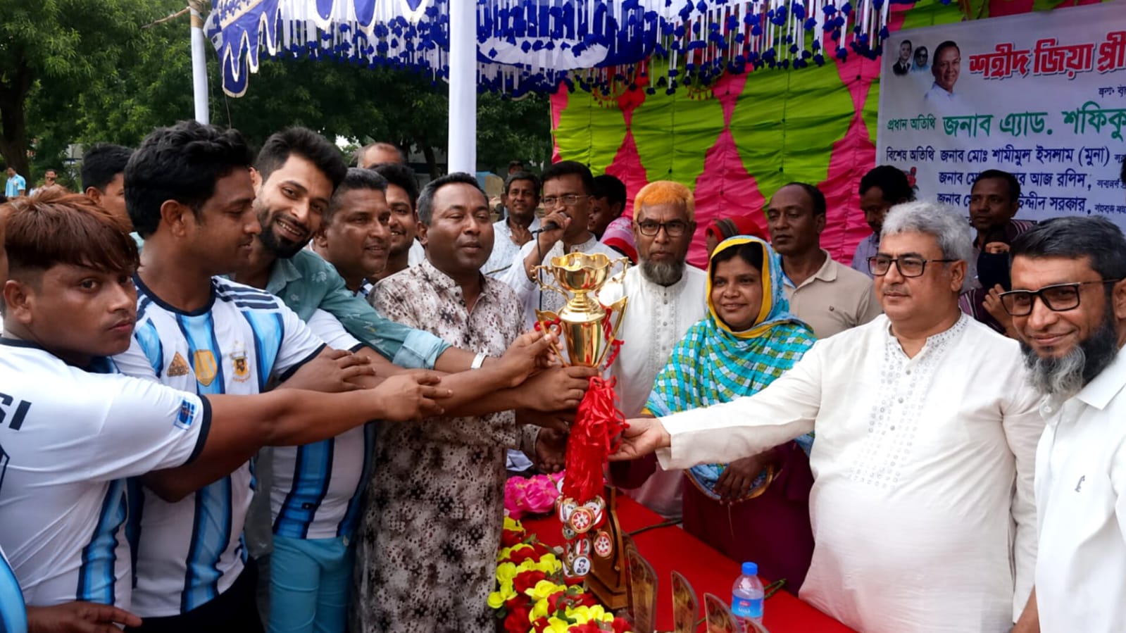 মোহনপুরে শহীদ জিয়া প্রীতি ফুটবল টুর্নামেন্টে চ্যাম্পিয়ান আর্জেন্টিনা