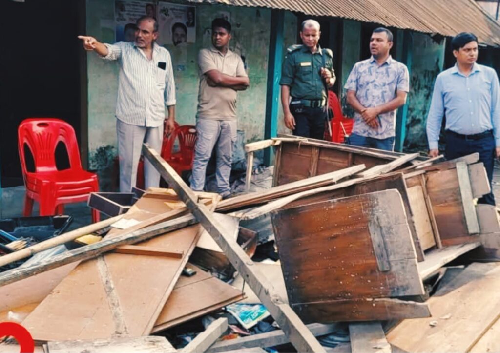 কিশোরগঞ্জের পাকুন্দিয়ায় মুক্তিযোদ্ধা সংসদ কার্যালয়ে ভাঙচুর-লুটপাট, দোষীদের সর্বোচ্চ শাস্তির দাবি