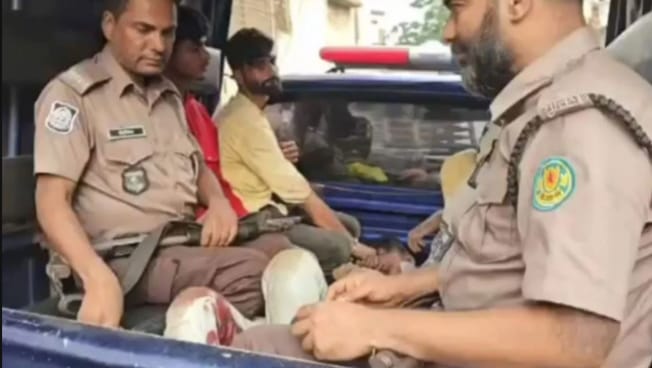 ঢাকা মোহাম্মদপুরে ওসি-এসআইকে কুপিয়ে রক্তাক্ত করল ছিনতাইকারীরা