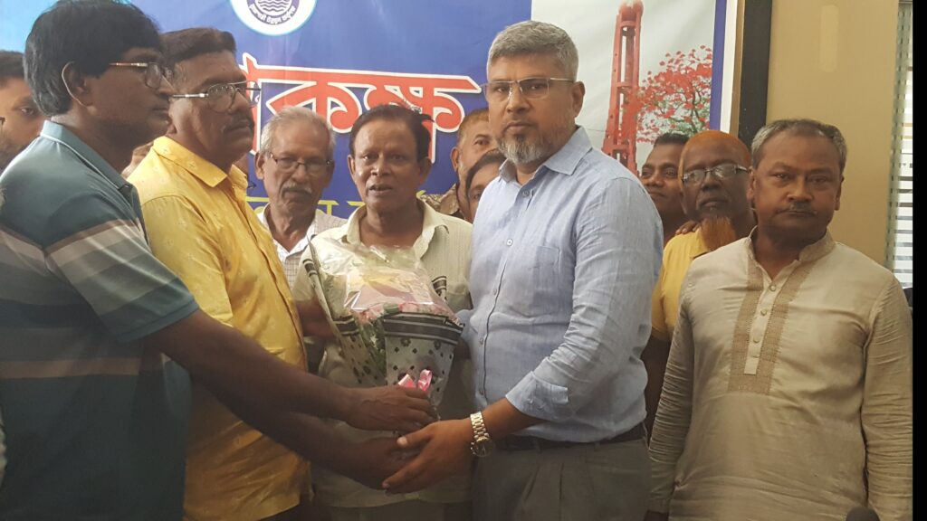 মতিহার থানা বিএনপির আরডি চেয়ারম্যান আবুল কালাম আজাদকে ফুলেল শুভেচ্ছা