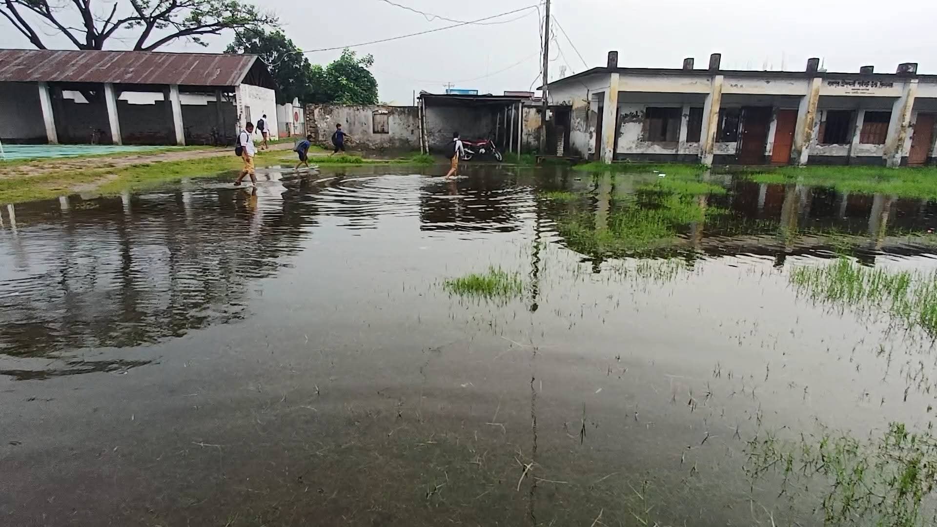 রাজনৈতিক নেতাদের প্রচারের মাঠ, অথচ উন্নয়নের বেলায় শূন্য: অস্তিত্ব সংকটে লালপুর শ্রী সুন্দরী পাইলট উচ্চ বিদ্যালয়​নিজস্ব”
